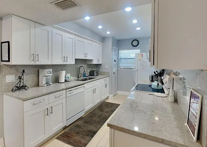 Bayview Apartment *