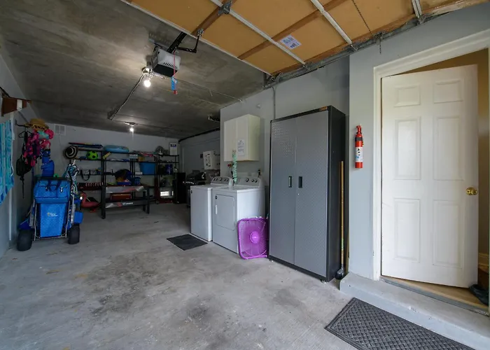 Bayview Apartment *